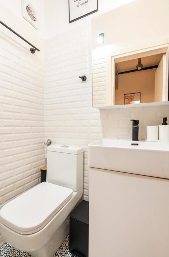 Cute Tiny Apartment In The Heart Of Flisvos Athen Exterior foto